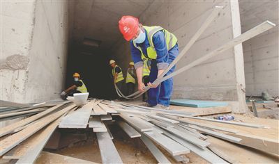 沈阳浑河26街地下管廊工程建设提速，建筑劳务分包模式赋能高效施工